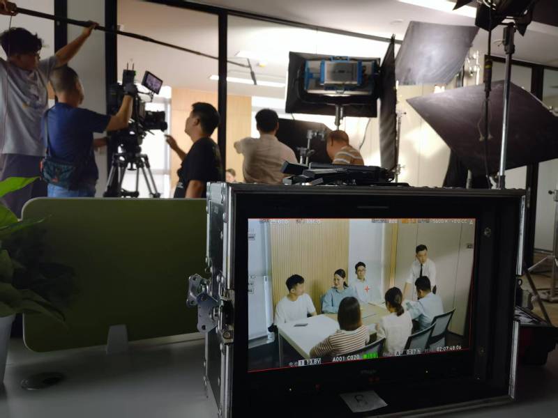 南丹县TVC拍摄公司：科技产品视觉化大师，诠释未来感与功能美学